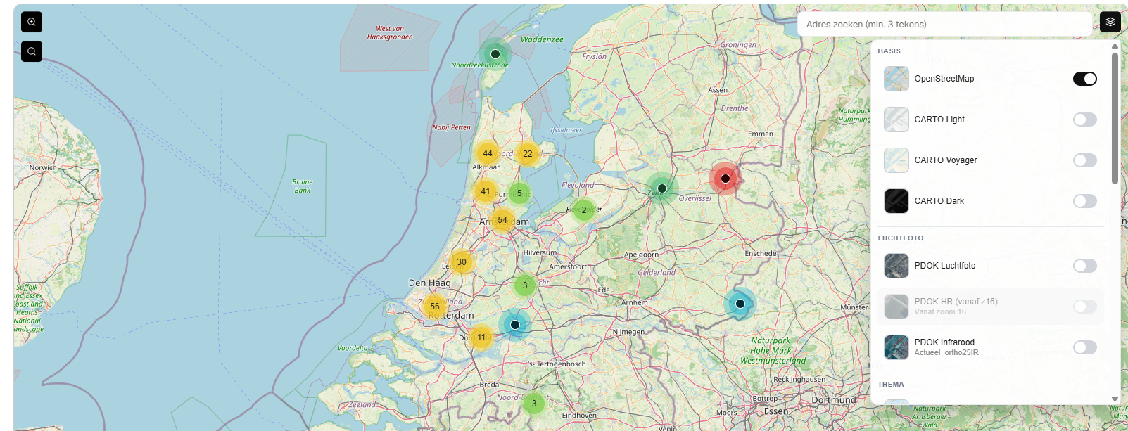 Kaartweergave van Infrafoto met geclusterde scanlocaties en instelbare kaartlagen
